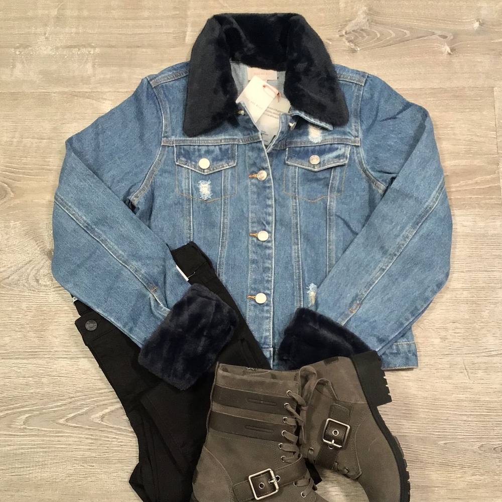 SKIES ARE BLUE Stitch Fix Chic Denim Jacket With Detachable Fur